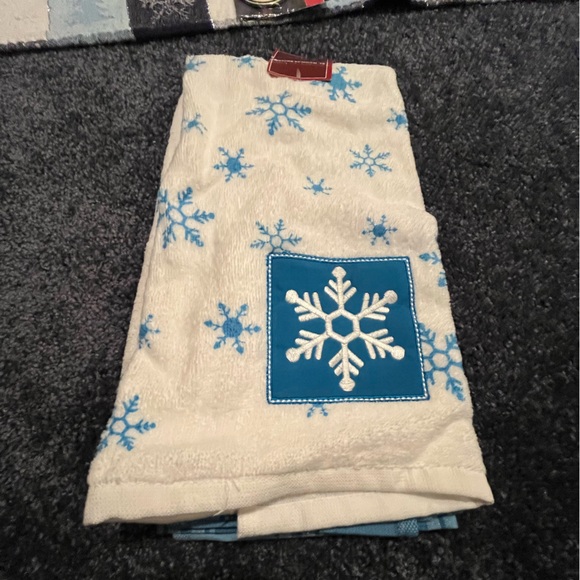 NWT vintage St. Nicholas Square blue and white snowflake tea kitchen towels - Picture 1 of 3